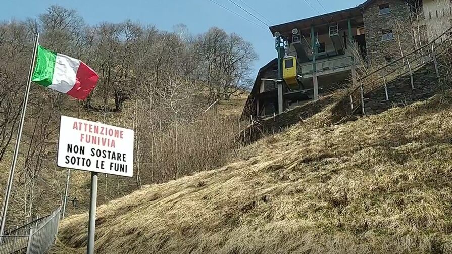 "Qui si arriva solo a piedi": il borgo sospeso inaccessibile da due anni