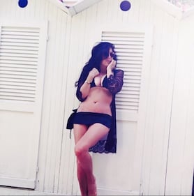 Pamela Prati sfoggia un microslip bollente 17