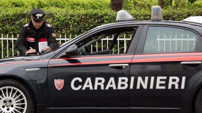 Evade e viene da Palermo per dare la caccia alla ex