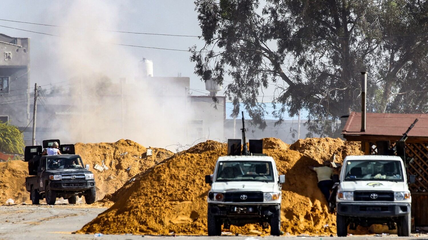Haftar non sfonda, truppe bloccate fuori Tripoli