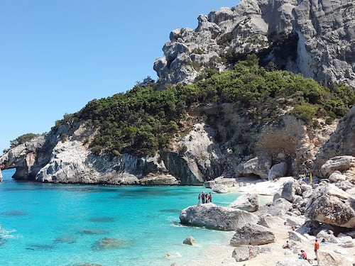Muore in viaggio di nozze: ictus in spiaggia