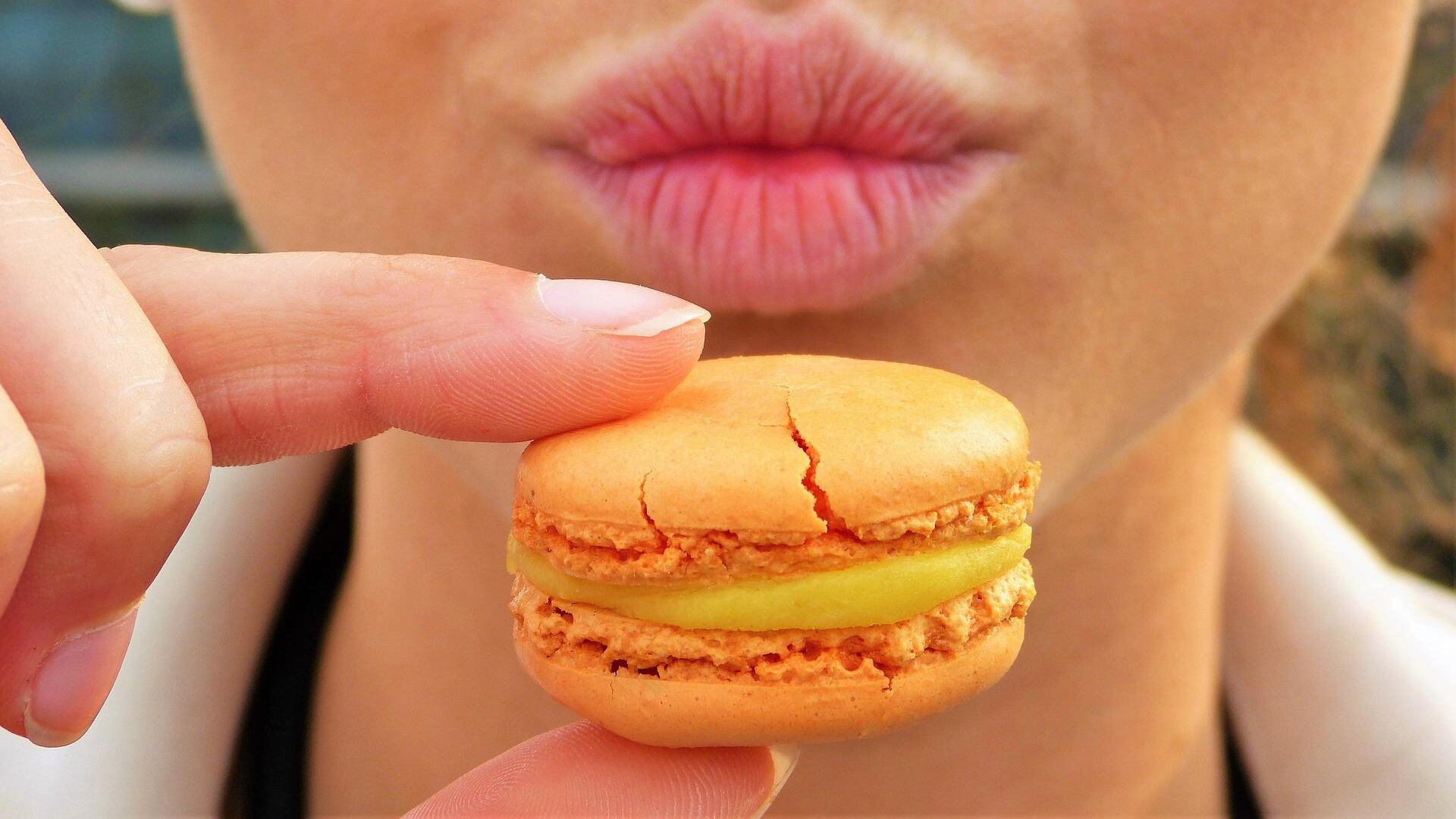 Il lavoro dei sogni esiste: 80mila dollari l’anno per mangiare dolci