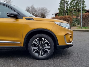 Suzuki Vitara Hybrid 140V: guarda le foto 9