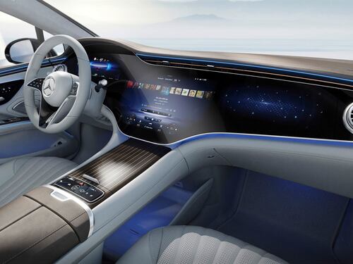 Chat GPT in auto: Mercedes sperimenta l’intelligenza artificiale con l’assistente vocale