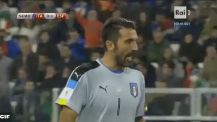 Buffon bestemmia in diretta tv dopo la papera contro la Spagna