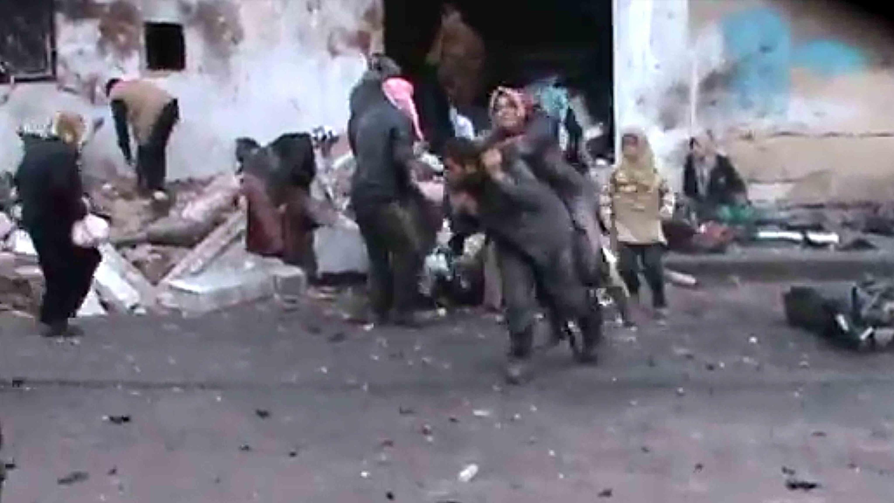 Siria, bombe su un panificio: 90 morti