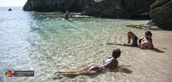 Isola dei Famosi: foto hot da Playa Uva 12