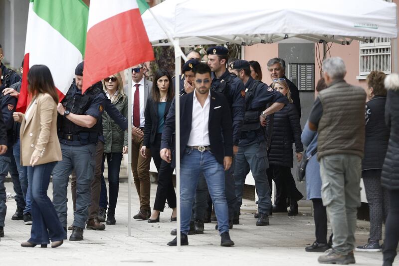 Virginia Raggi a Casal Bruciato per incontrare la famiglia rom 1