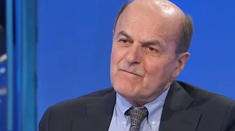 "Sfiduciatelo in Aula...". Bersani sfida chi vuole Draghi al Colle