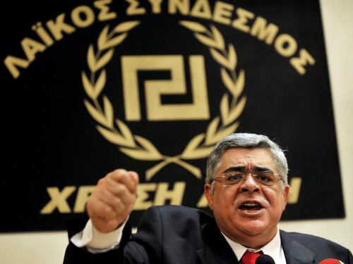 Grecia, Alba dorata nella bufera: arrestato il leader Michaloliakos
