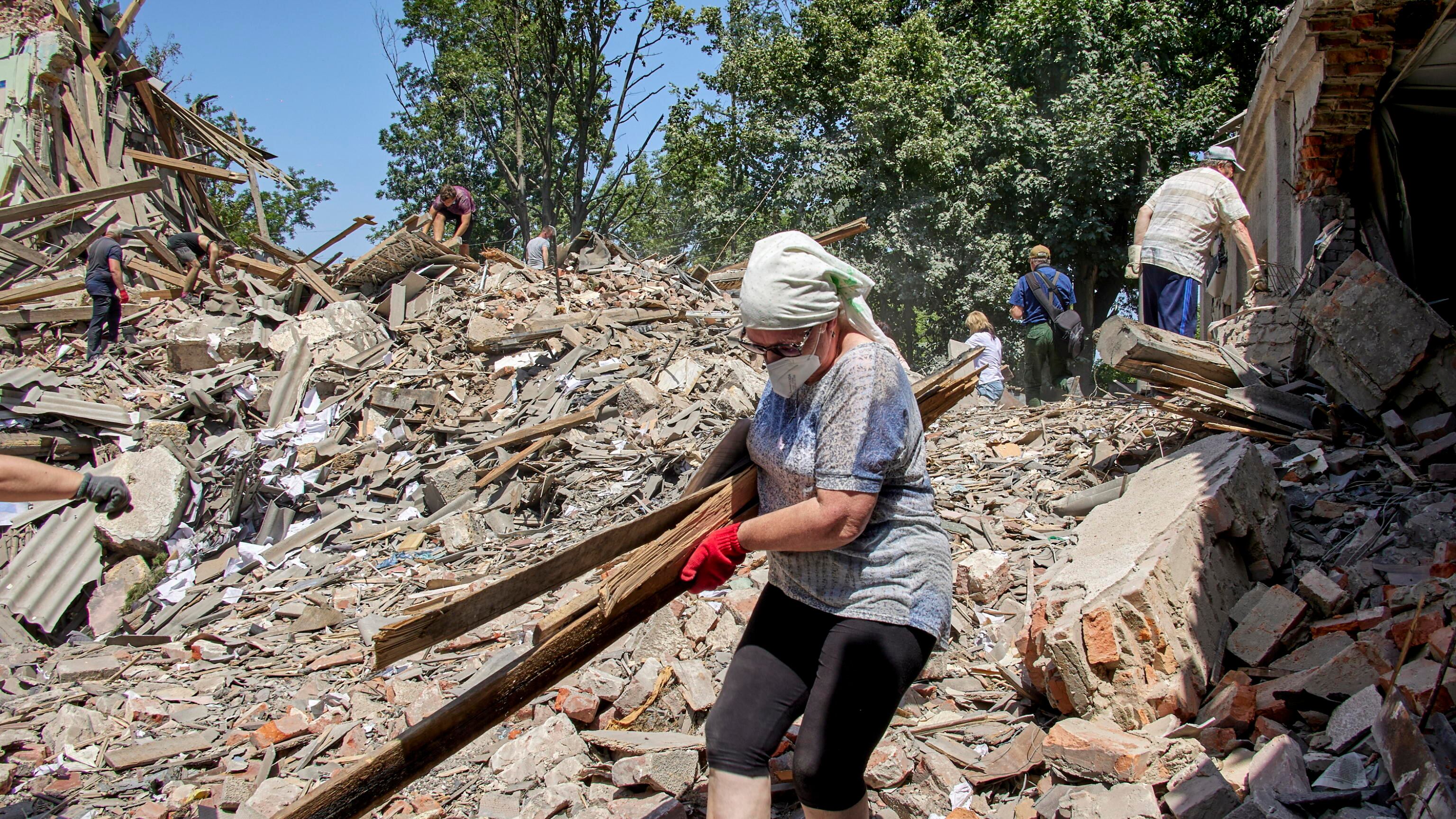Russi avanzano a Severodonetsk, Kiev prepara controffensiva a Kherson