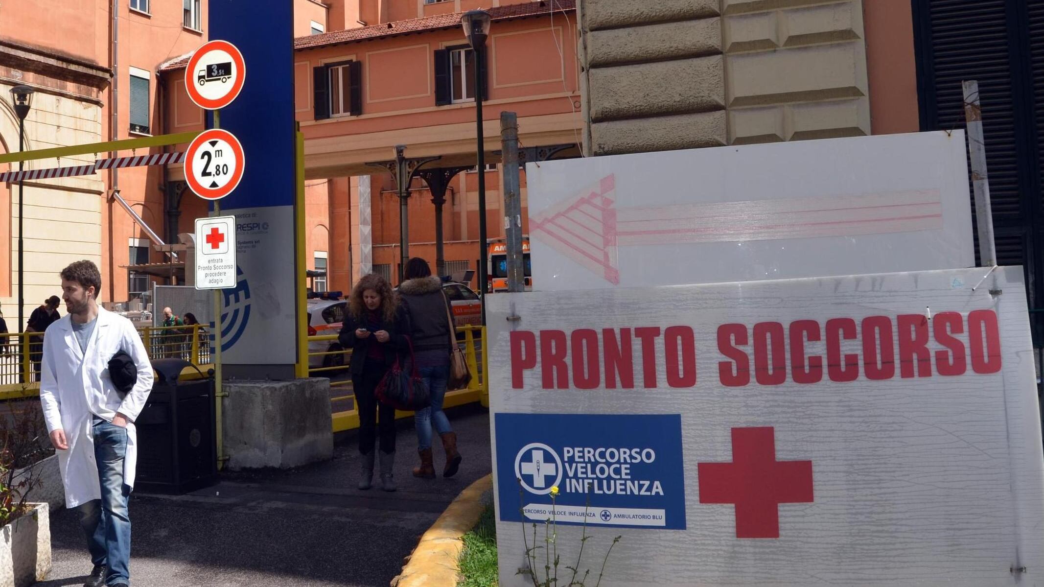 "Arriva il senatore", trasferiti i malati. Bufera sul Policlinico