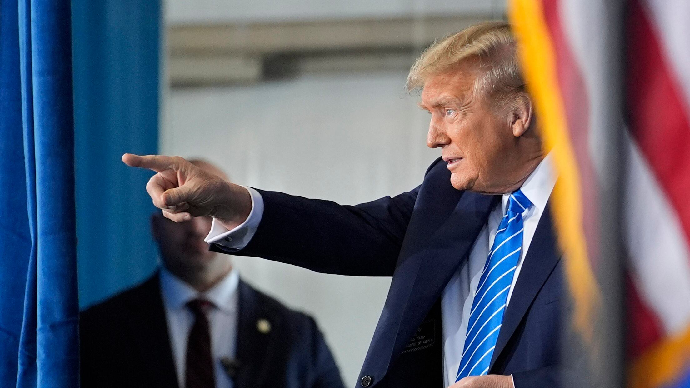 Trump fa fuoco sulle armi all'Ucraina