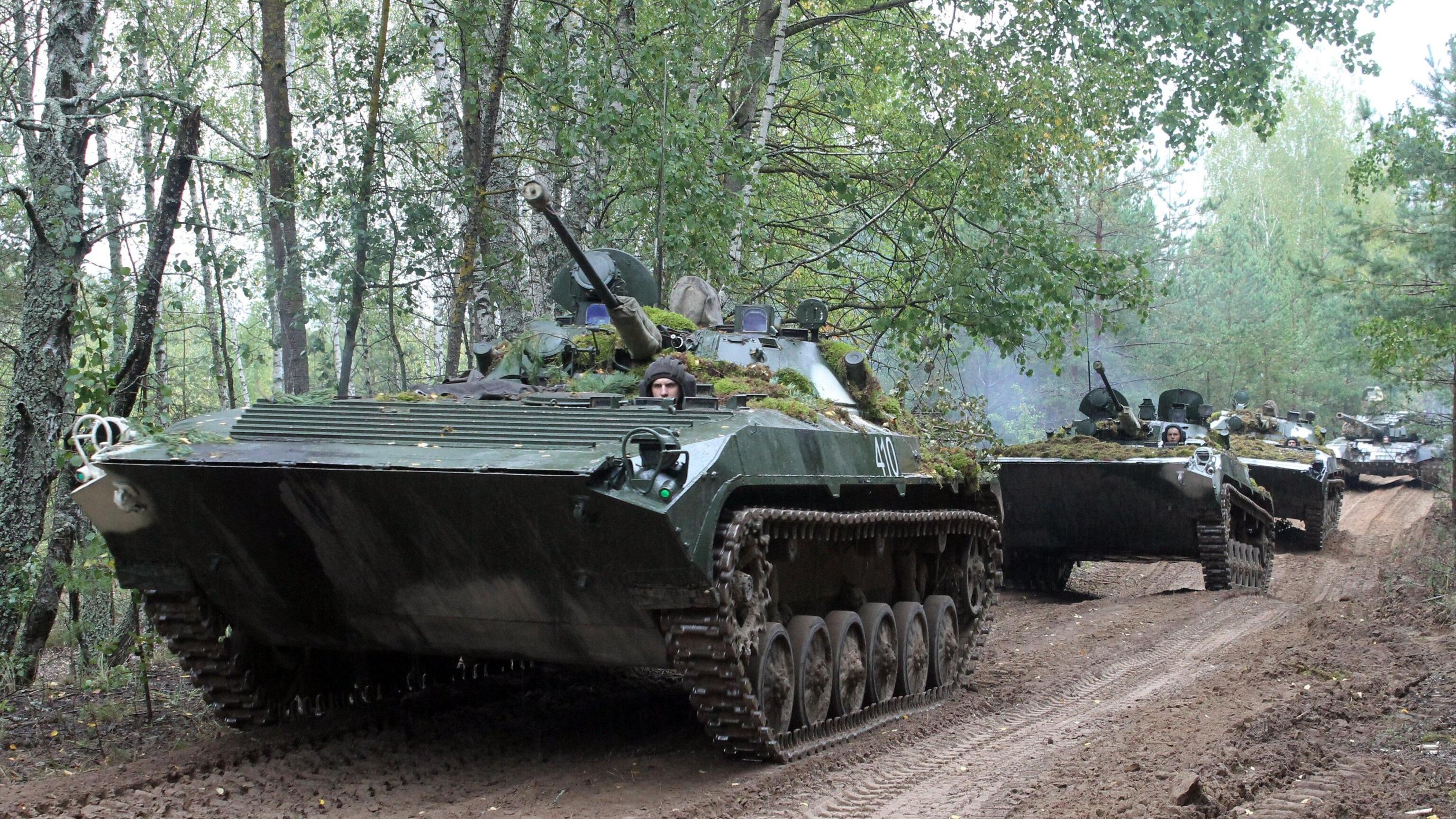 Manovre di Putin lungo il fianco est della Nato: tutto pronto per Zapad 2025