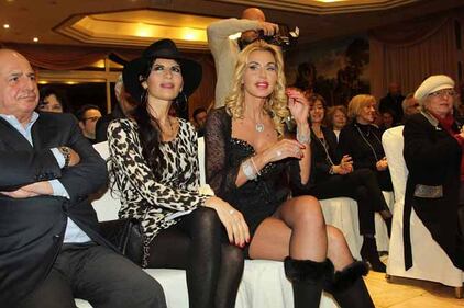 Pamela Prati sfoggia un microslip bollente 7
