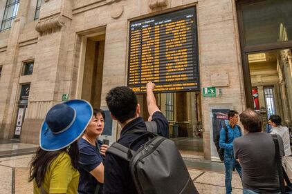 Partenze per le Vacanze. Esodo estivo in Stazione Centrale di Milano  8