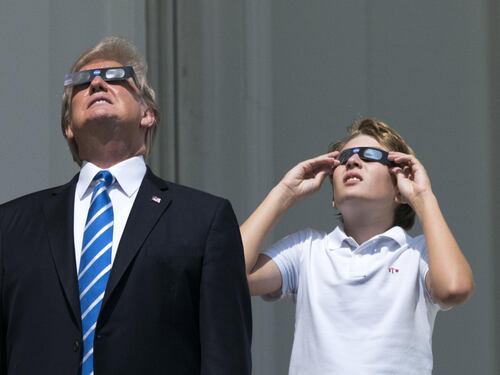 Trump vuole riportare gli Usa sulla Luna: "Affermiamo la leadership americana nello spazio"