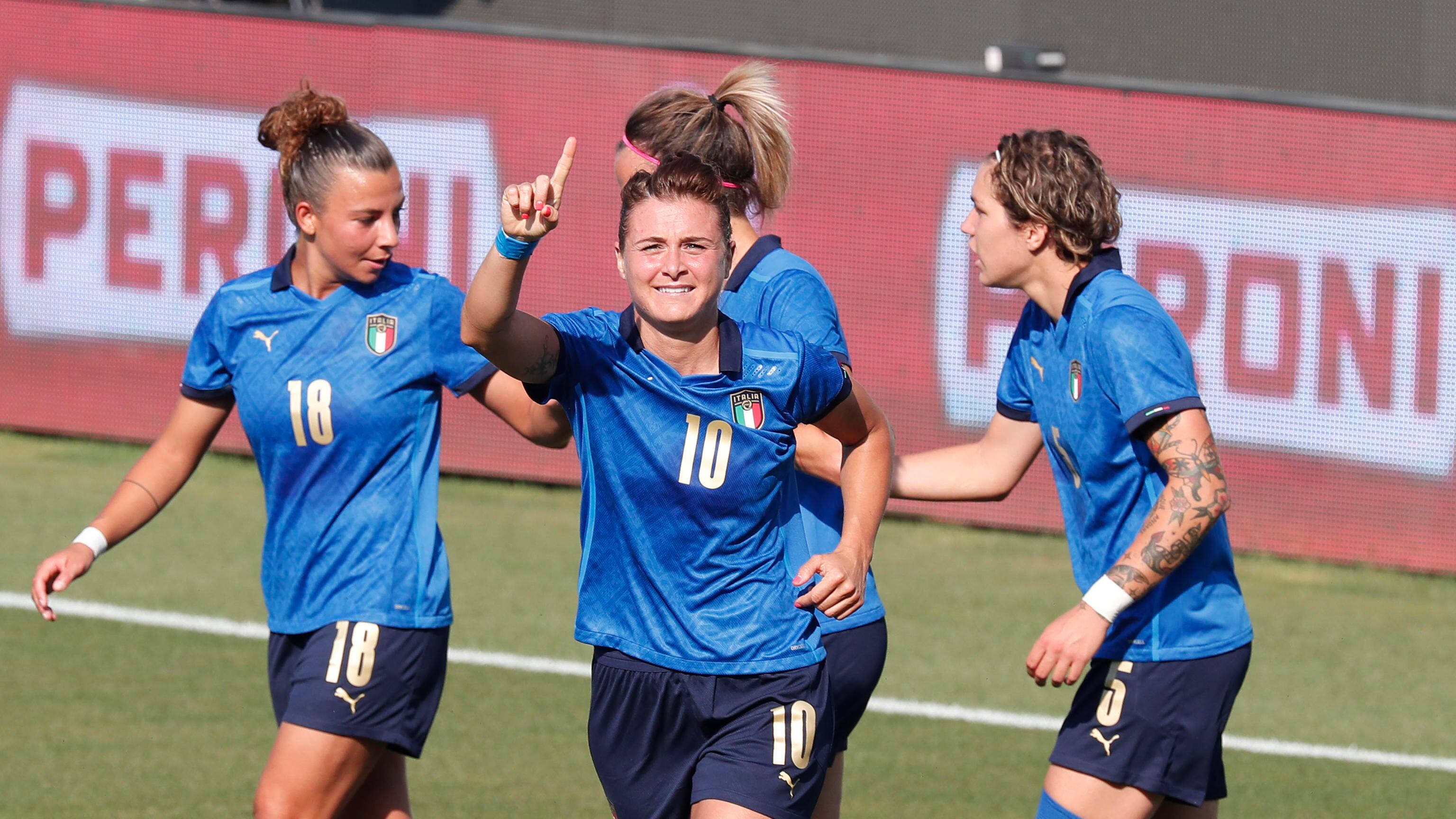 L'urlo dell'Italia di calcio femminile ai mondiali: le azzurre vincono all'esordio