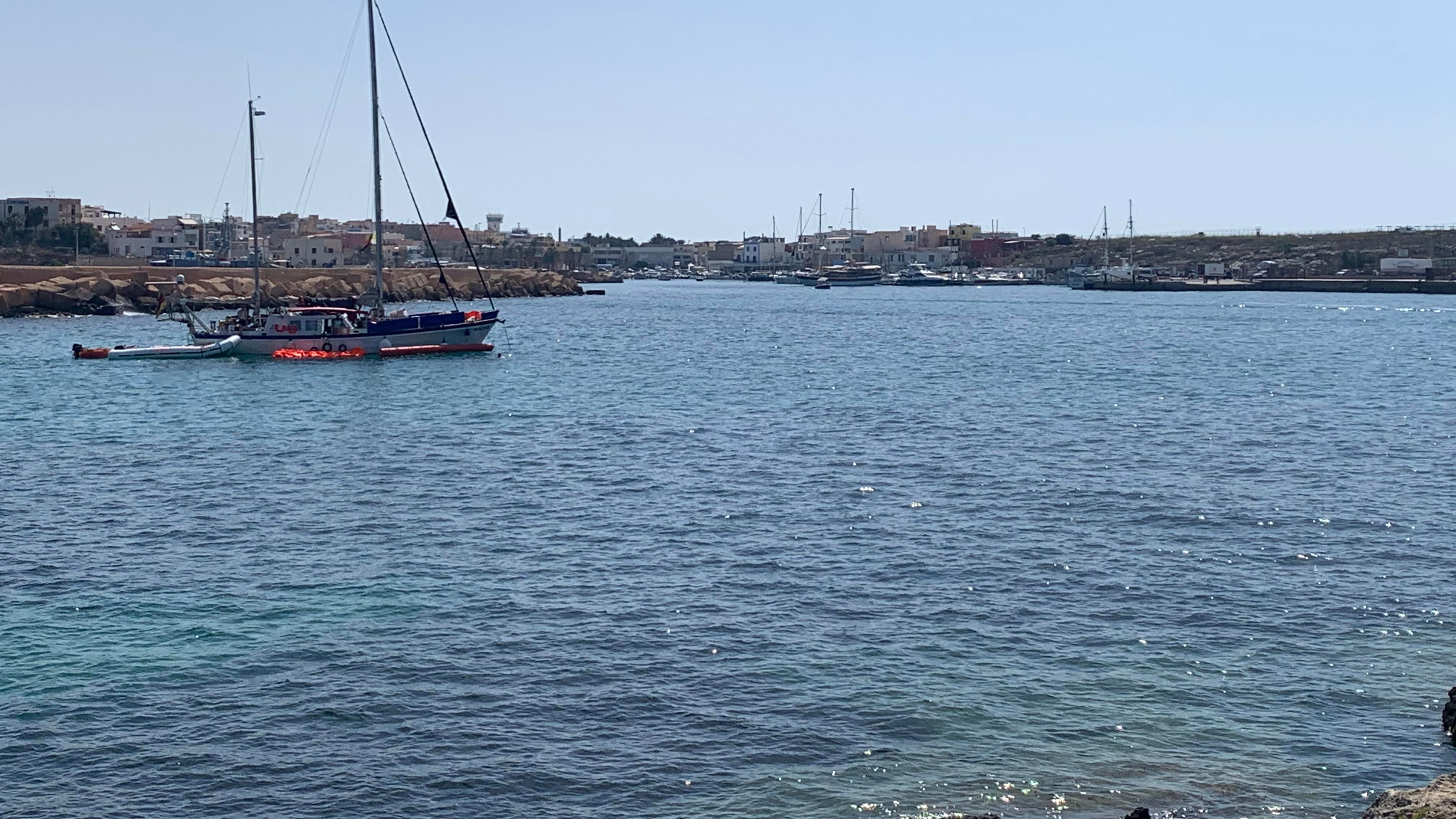 Migranti, vacilla la nuova strategia delle Ong: cosa è successo al veliero Nadir
