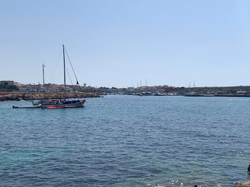 Migranti, vacilla la nuova strategia delle Ong: cosa è successo al veliero Nadir