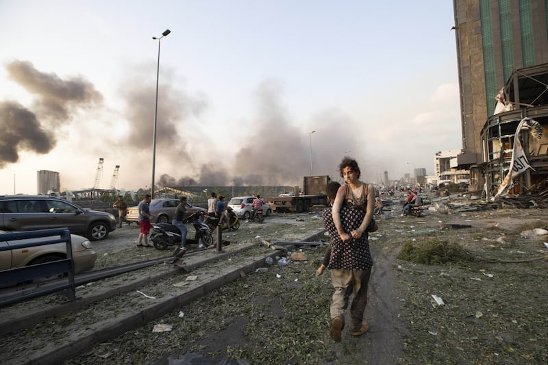 Beirut, due esplosioni devastano il porto 6
