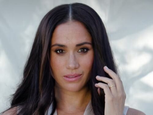 La strana intervista di Meghan: il sospetto su quelle parole per la Regina