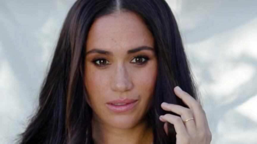 La strana intervista di Meghan: il sospetto su quelle parole per la Regina