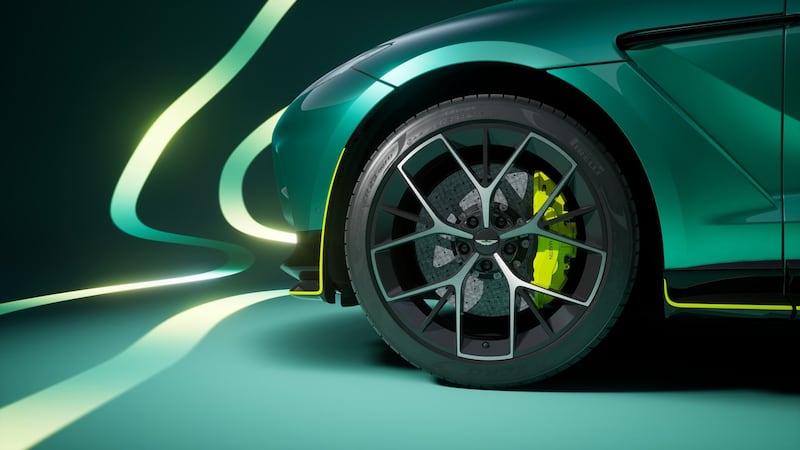 Aston Martin DBX707 AMR24, guarda tutte le foto 6