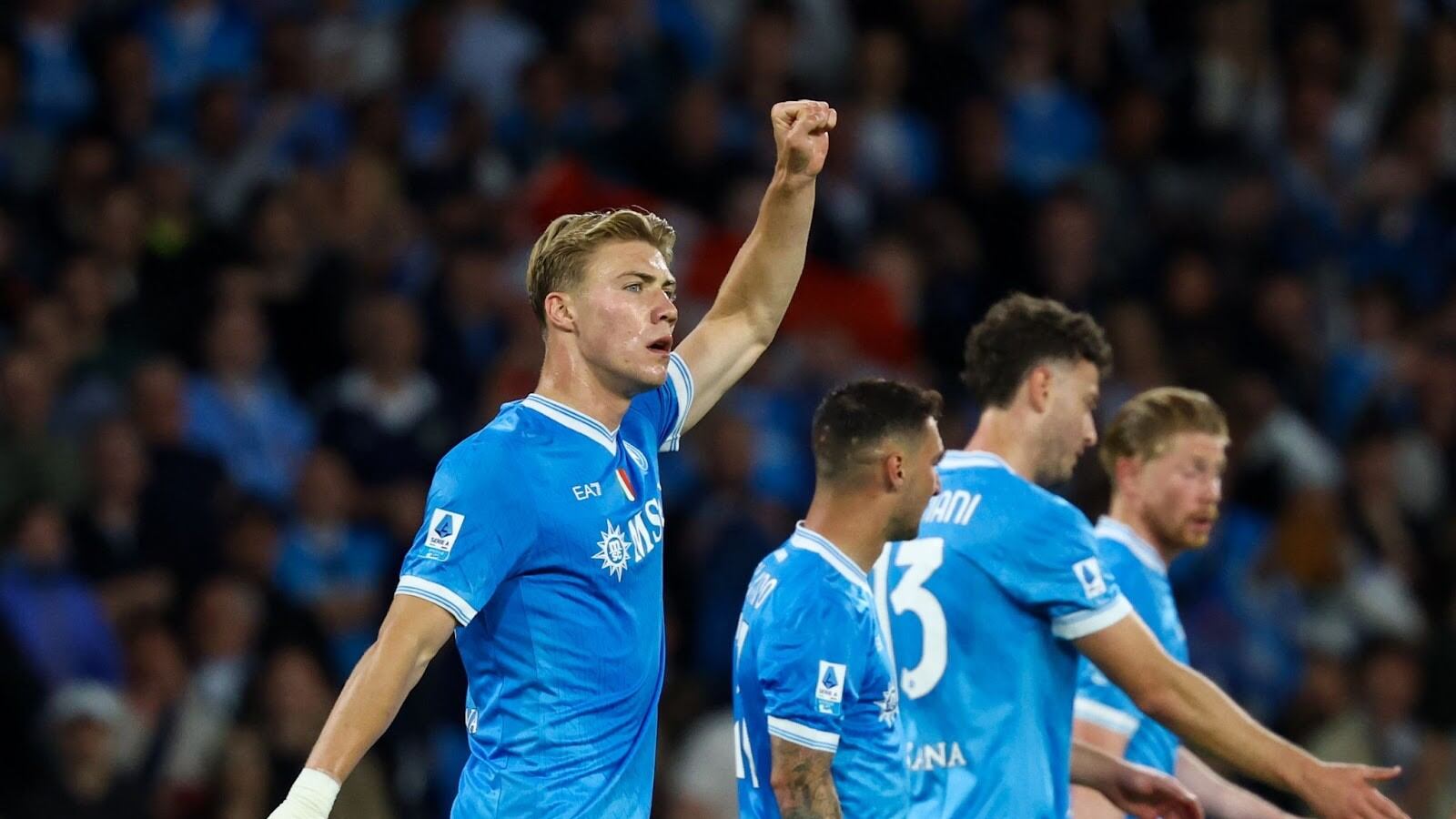 Serie A, il Napoli travolge 4-0 la Cremonese e rimanda lo scudetto dell’Inter