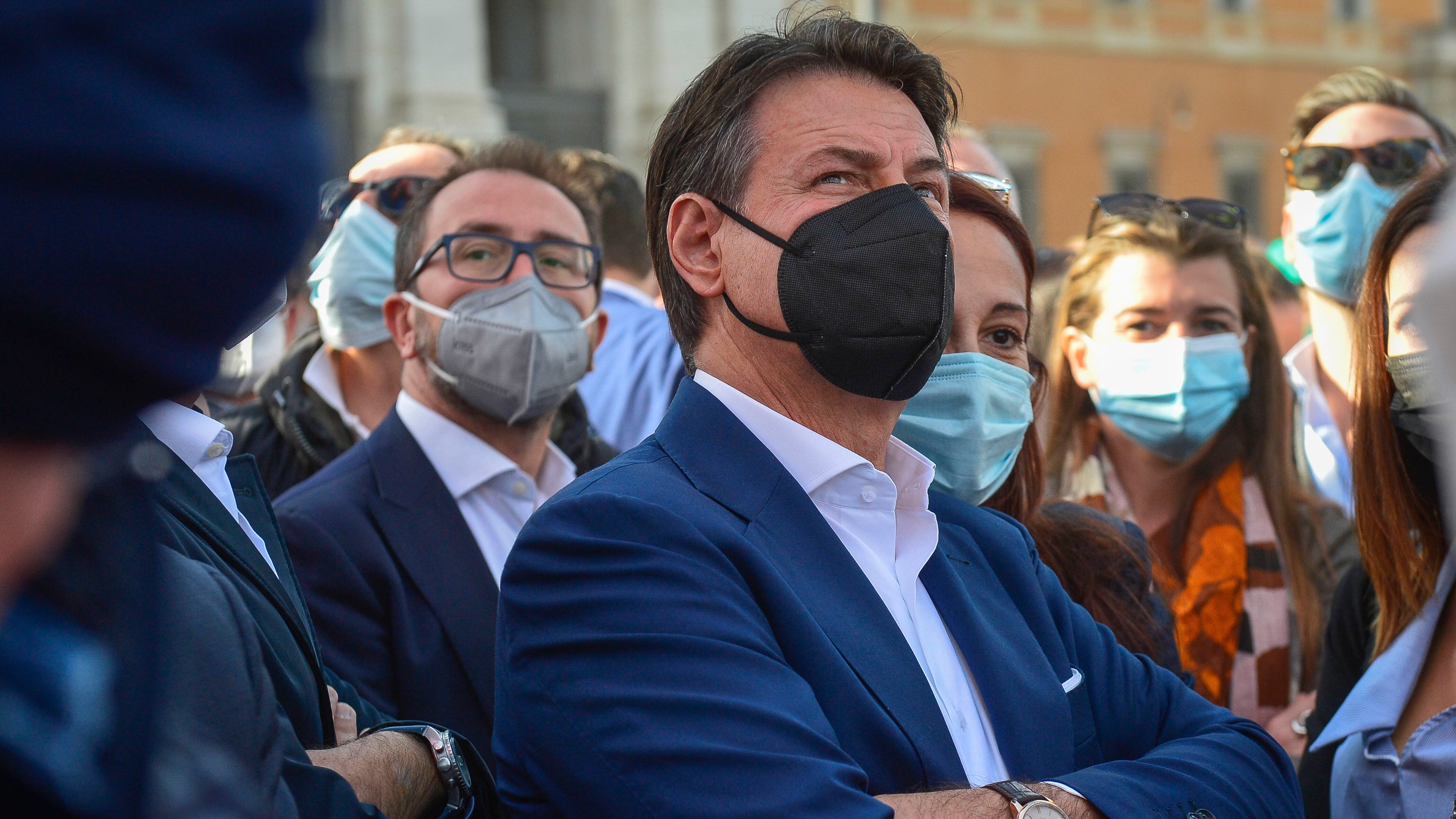 Ecco il report che inchioda Conte. "In giro mascherine pericolose"