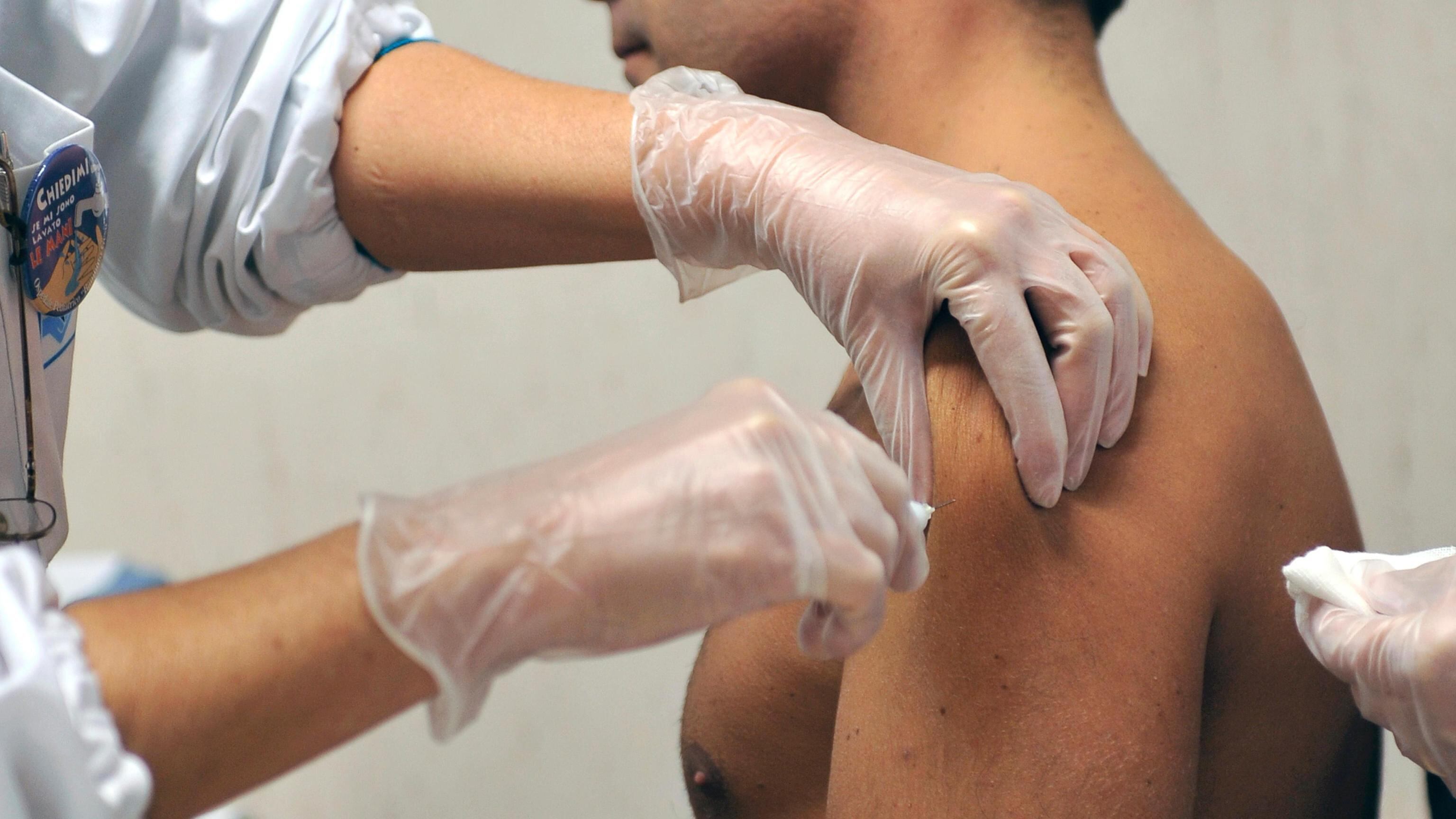 L'allarme vaccini dilaga: un altro farmaco nella bufera