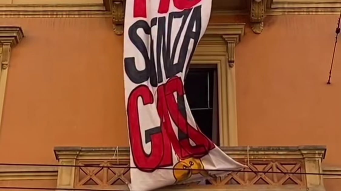“142 persone e 72 minori”. E gli antagonisti lanciano una nuova occupazione a Bologna