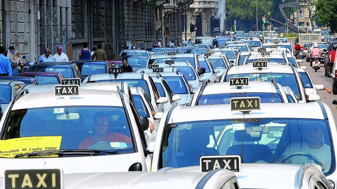 Tassisti sul piede di guerra «Basta aiuti al car sharing»