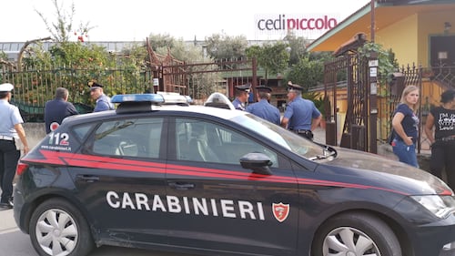 Coppia trovata morta nel Napoletano: i carabinieri sul posto 7