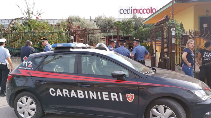 Coppia trovata morta nel Napoletano: i carabinieri sul posto 7