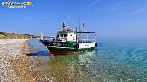 Le barche abbandonate sulle spiagge dell'agrigentino 8