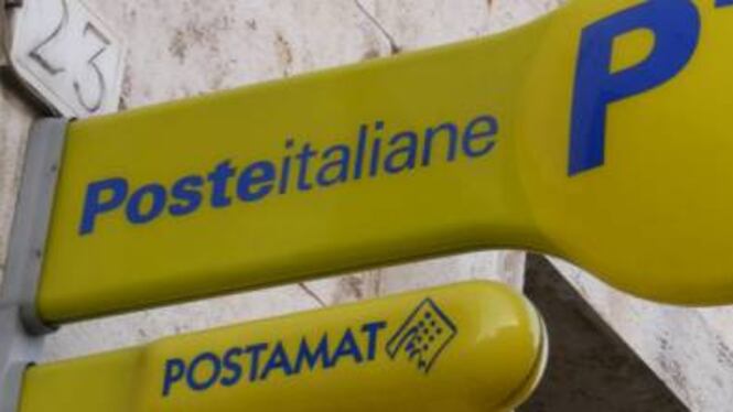 Banda di ladri fa esplodere un postamat ma fugge senza soldi