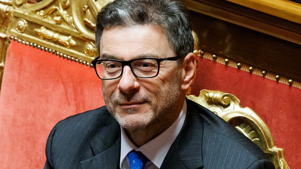 Giorgetti: "Pil ok, ora serve uno scatto"