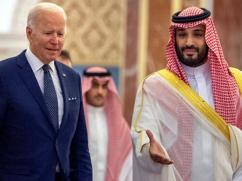 Dietrofront degli Usa in Medio Oriente: via il veto alla vendita di armi offensive a Riad