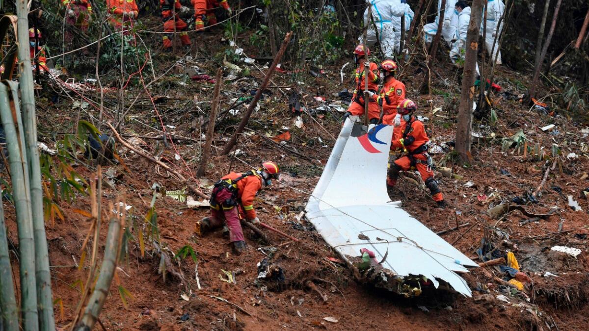 Incidente aereo in Cina: “lotta” di 18 secondi in cabina per salvare il Boeing