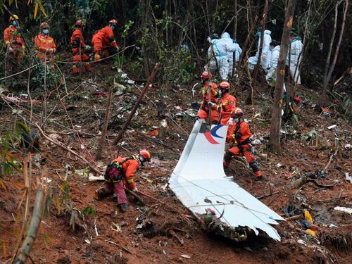 Incidente aereo in Cina: “lotta” di 18 secondi in cabina per salvare il Boeing