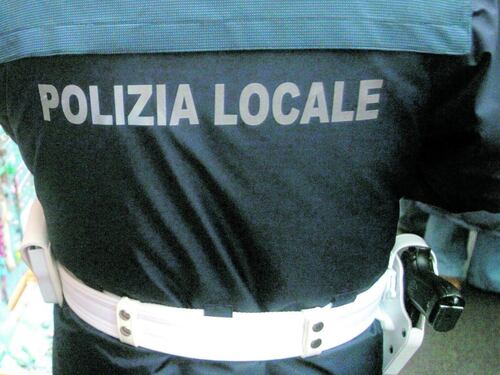 Roma, bimbo di 7 anni investito: salvato da un agente della Polizia Locale con un massaggio cardiaco
