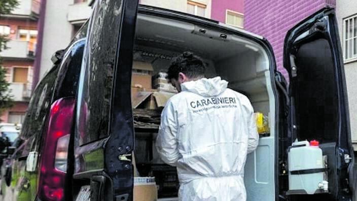 Andrea ucciso a coltellate. L'ipotesi delitto passionale e il giallo dell'arma sparita