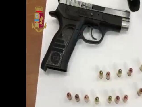 Portici, nascondeva armi e proiettili dietro l'armadio: arrestato pregiudicato