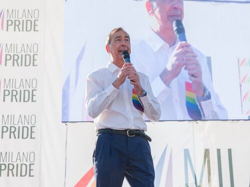 "Riconoscimento per i figli delle famiglie omogenitoriali". L'annuncio di Sala dal Milano pride
