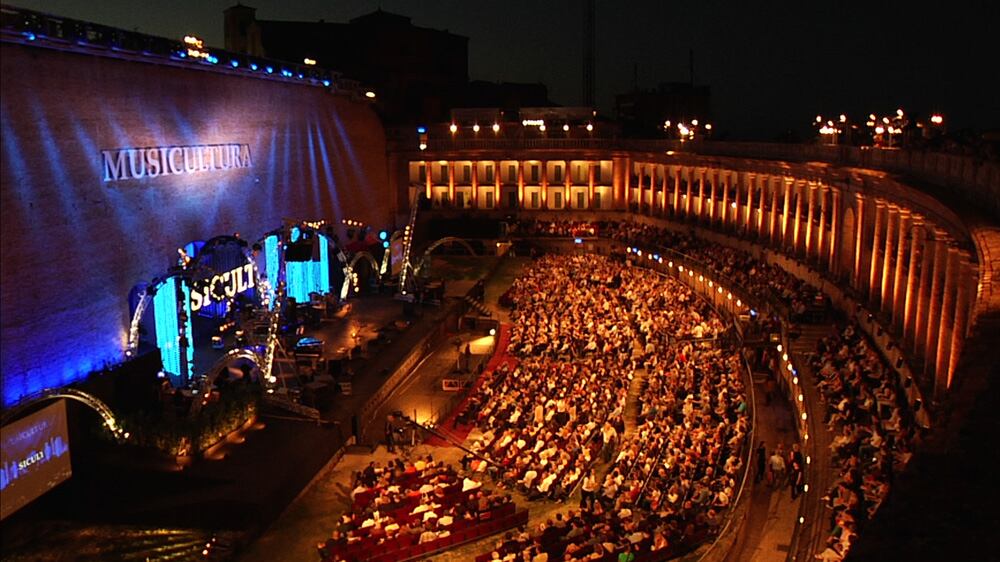Macerata, una regia troppo "creativa" per Tosca