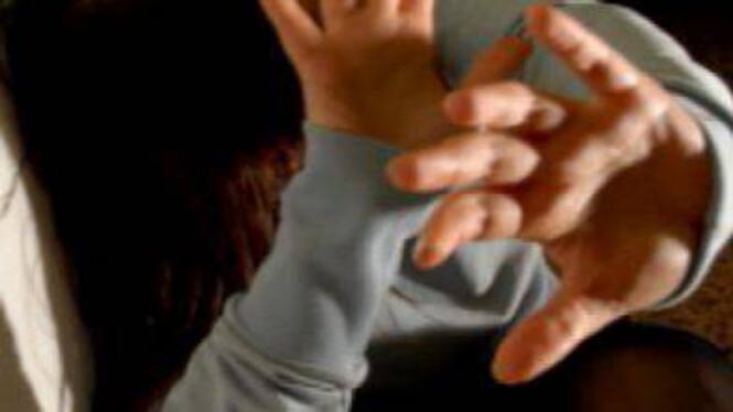 Torturano e uccidono la figlia di 4 anni perché si era fatta la pipì addosso