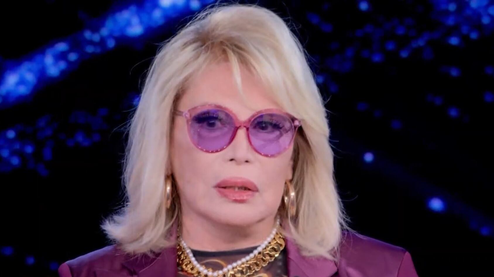"È l'ultima volta che mi vedete". La decisione a sorpresa di Amanda Lear