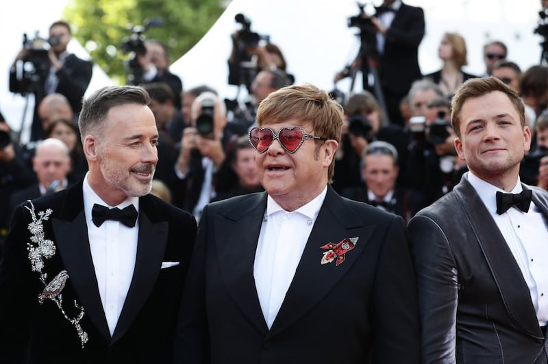 Elton John promuove "Rocket Man": foto 4