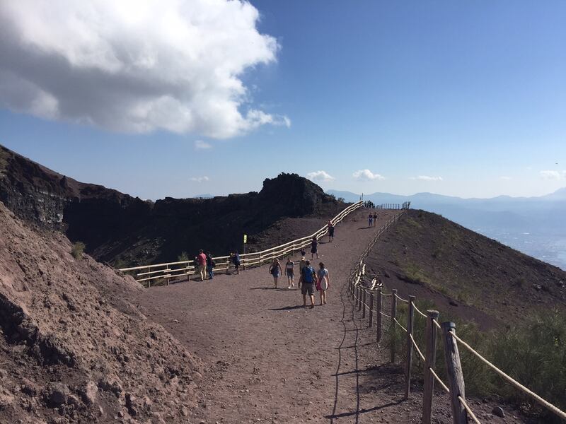 Vivere sulle pendici del Vesuvio tra fatalismo e rischio eruzione 3